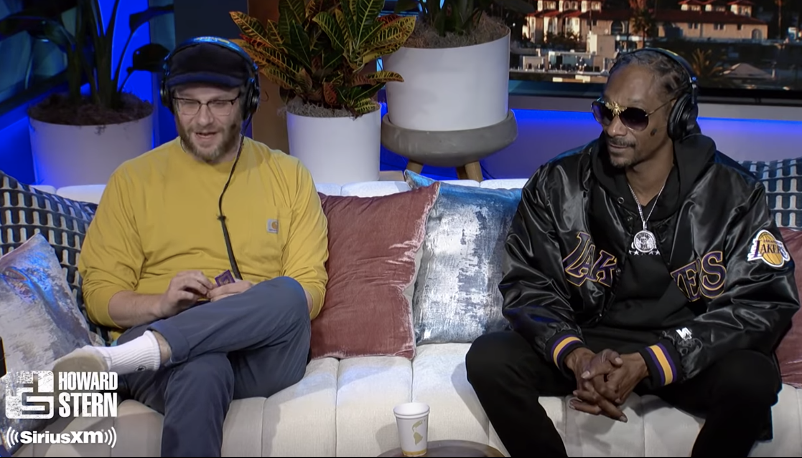 i går Villain At interagere Snoop Dogg Has A Salaried Marijuana Blunt Roller On Staff - Marijuana Moment